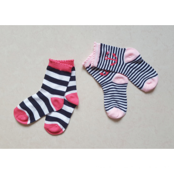 Diseño de rayas de algodón 2 pares de calcetines de bebé con embalaje de regalo